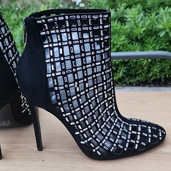 GUESS Women's Randir Black Suede with Rhinestone Dress Booties Size 8 M NWOT - Picture 6 of 11